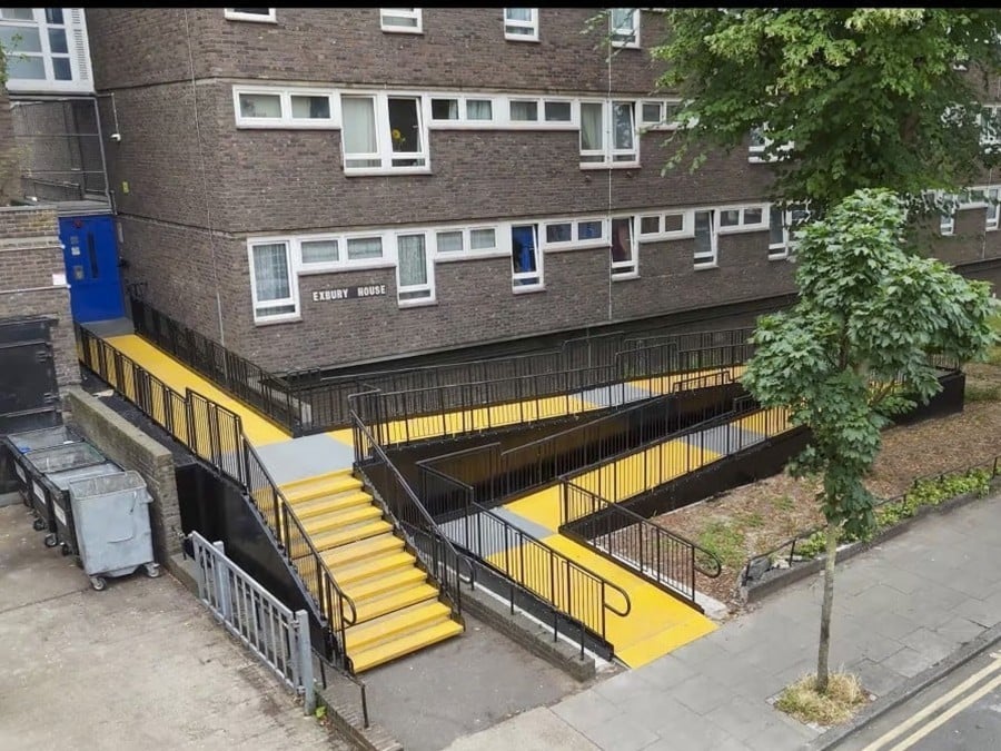 Can A Modular Ramp Turn 90 Degrees, And How Much Space Does A Platform Require?