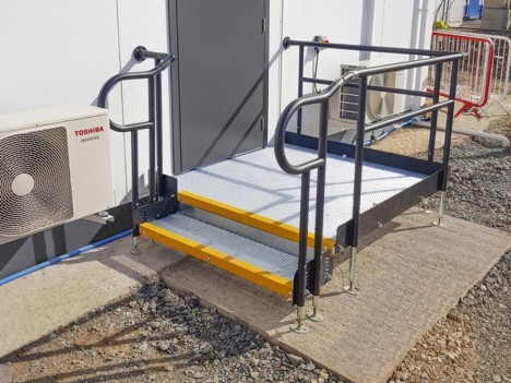 Do outdoor steps need handrails?