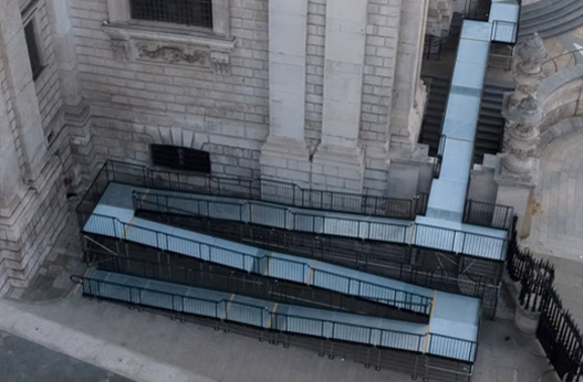 Modular ramp to a public building example - St Paul's Cathedral 