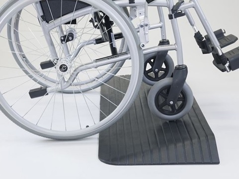 Portable rubber ramp