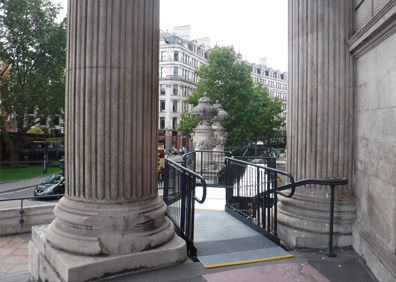 disabled ramp London - St. Paul's Cathedral